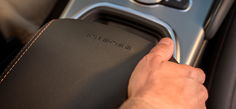 Alfa Romeo Giulia Intensa Mittelarmlehne